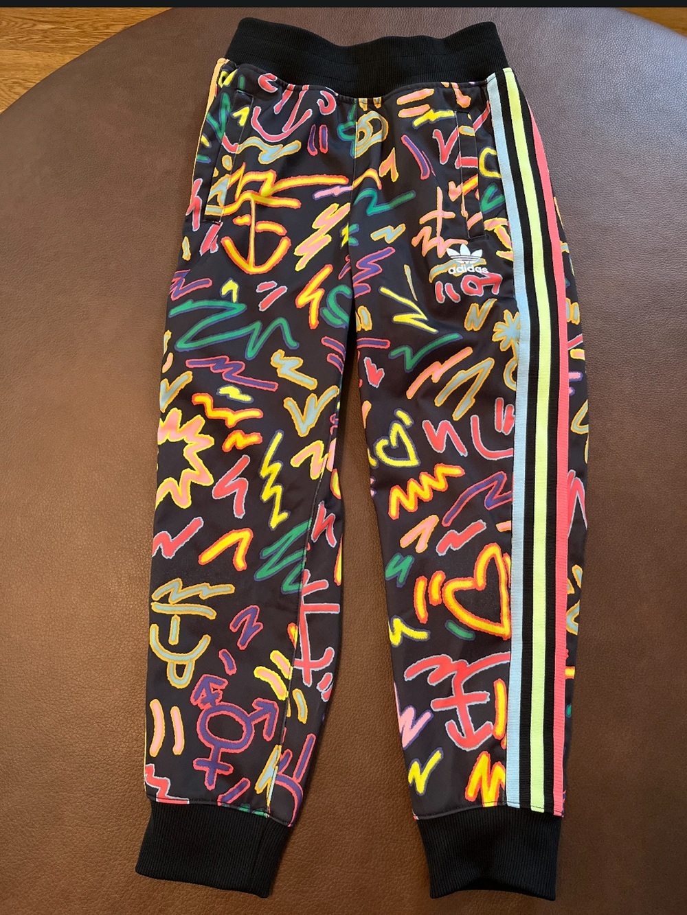 Adidas originals Kris Andrews love unites us all XS